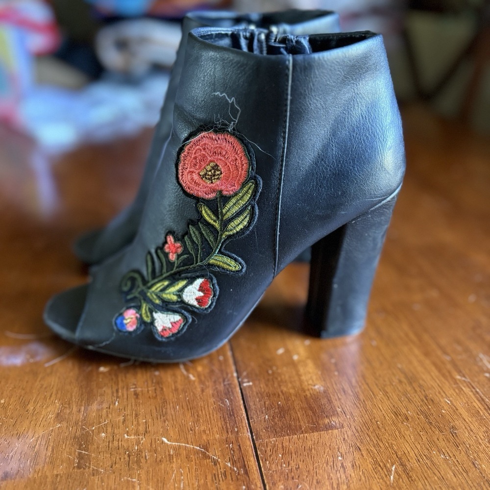 BAMBOO Women's Ankle Booties Black Embroidered ▪︎Size 8